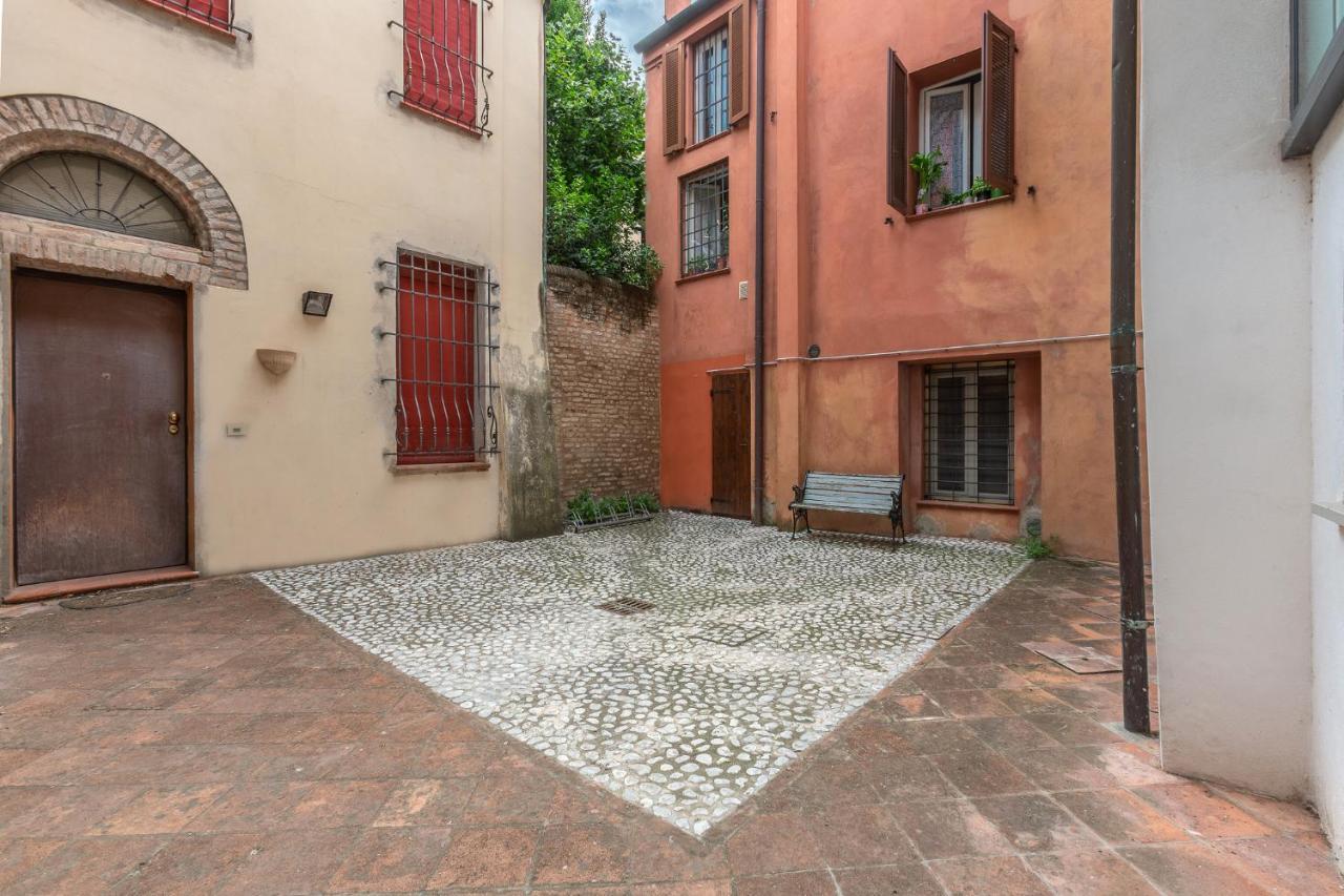 Ferrara Center Apartment X3 Bagian luar foto